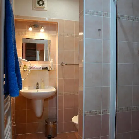 Lauretta 4*