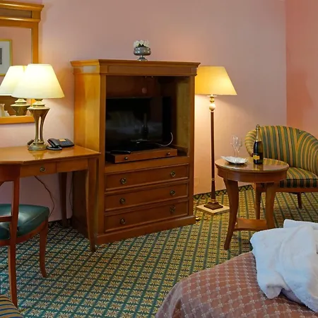 Lauretta Hotel KLV