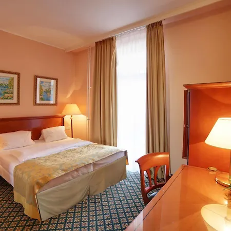 Lauretta Hotel 4*
