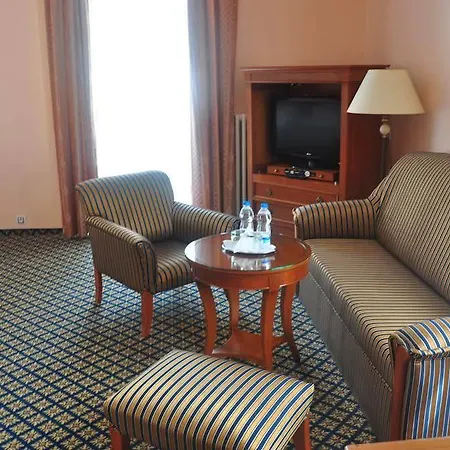 Lauretta Hotel KLV